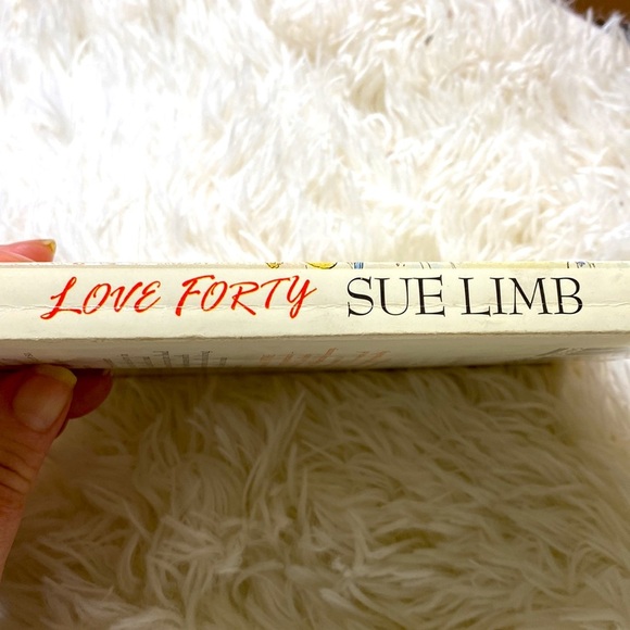 SUE LIMB LOVE FORTY - MEMOIR VINTAGE BRITISH PAPERBACK 1981 EUC - Picture 2 of 5